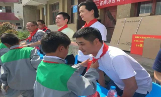 建設希望小學，參與青少年公益活動